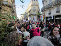 Chorégraphie de "C'est la chatte" en tête du cortège. (2x2)