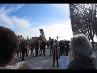 Rehearsal of the women's anthem in the Peyrou garden.   [01:08]