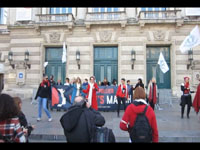 Choreography of "It's the pussy" on the Place de la Comédie.   [01:01]